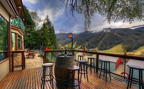 Candlelight Lodge